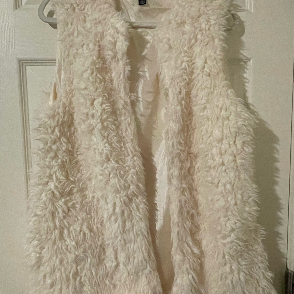 LOVE ❤️ Faux Fur Cream Vest - Large
